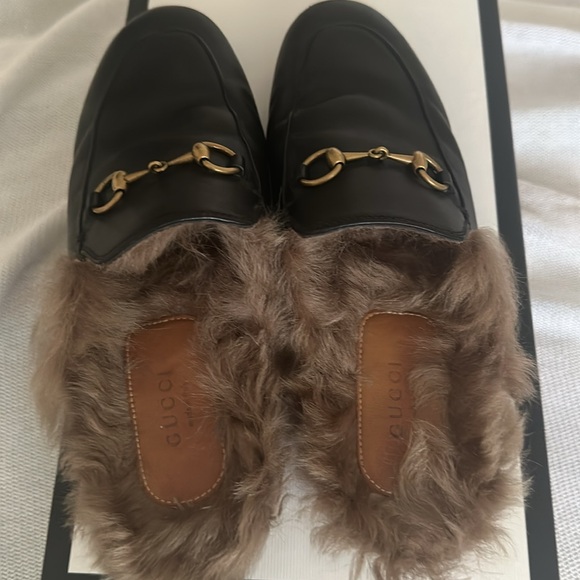 stylish black leather woman’s Princetown Gucci slides . Perfect for Fall/Winter - Picture 2 of 5
